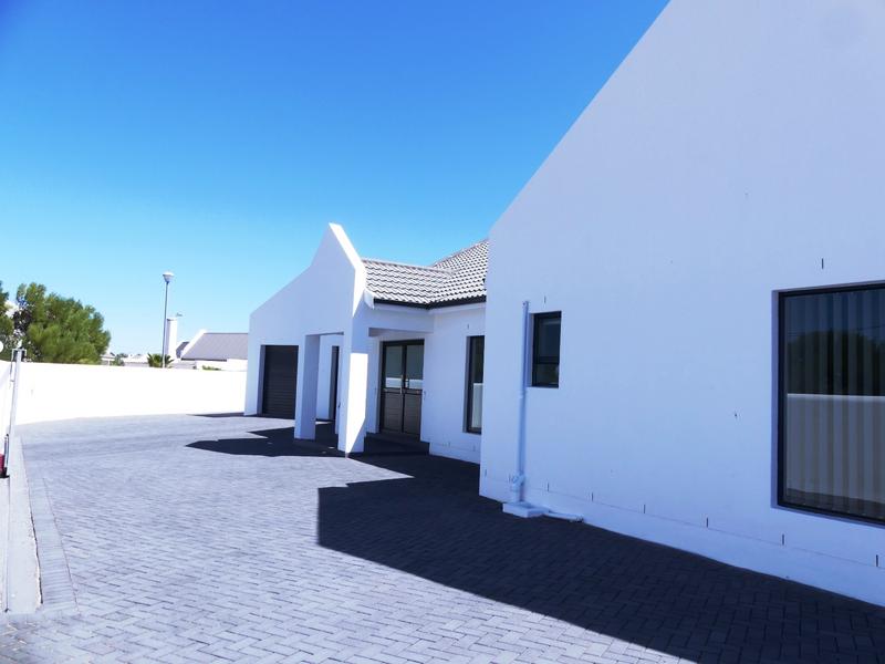 4 Bedroom Property for Sale in Golden Mile Western Cape